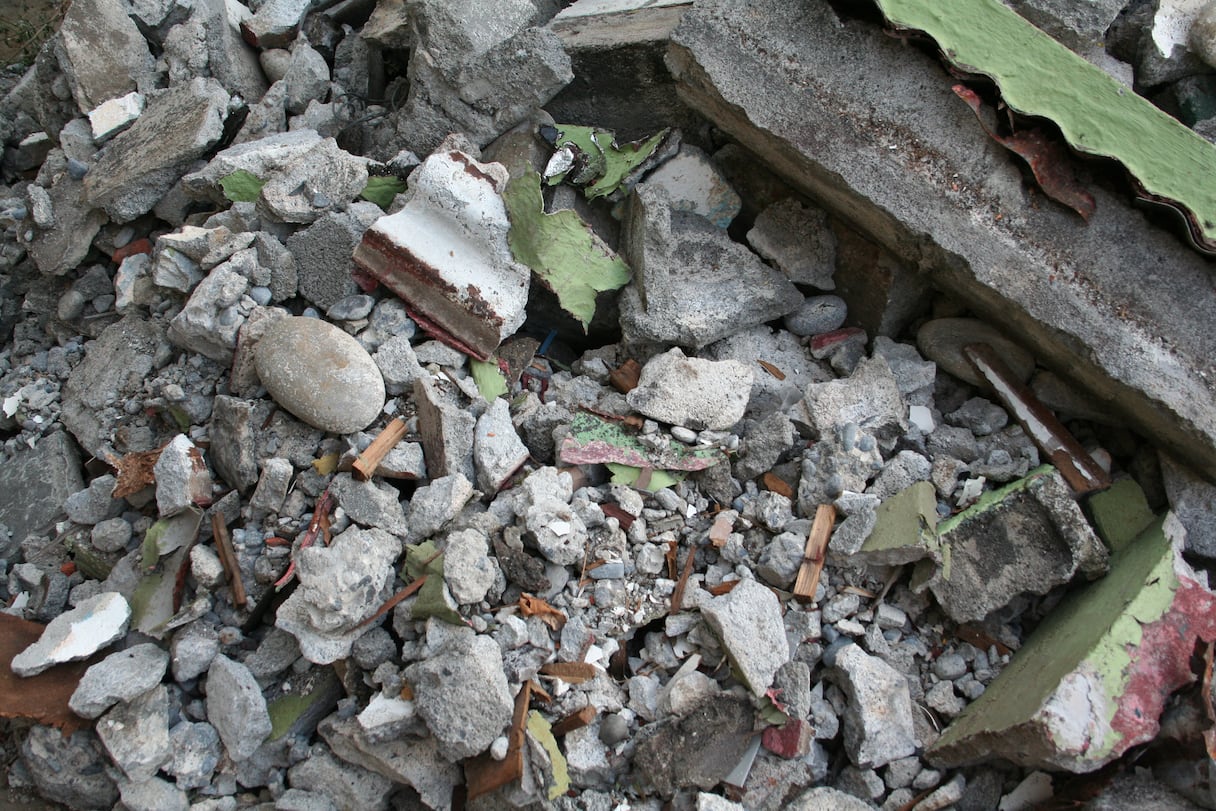 Selon une étude de la SDL Casa Environnement, 4 millions de tonnes de Gravats jonchent les terrains vacants, rues et grands boulevards de la ville de Casablanca.