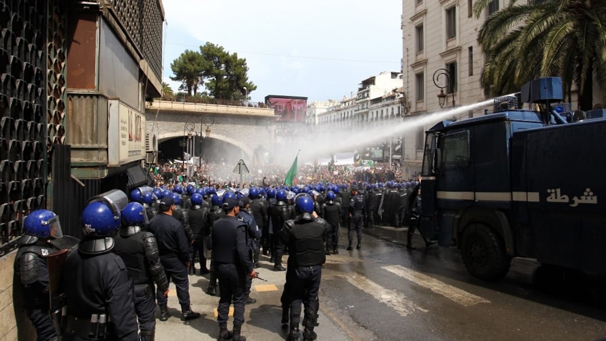 Les Algériens dans la rue pour le 8e vendredi consécutif.
