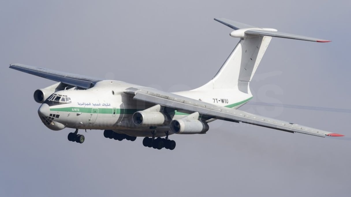 L'avion qui s'est crashé est un transporteur de troupes.
