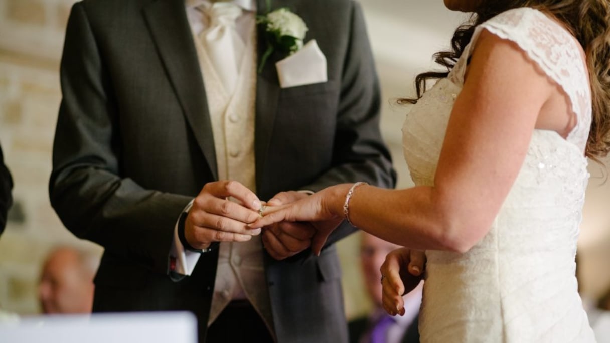 Pour lutter contre le séparatisme, les drapeaux étrangers interdits dans les mairies pendant les mariages.
