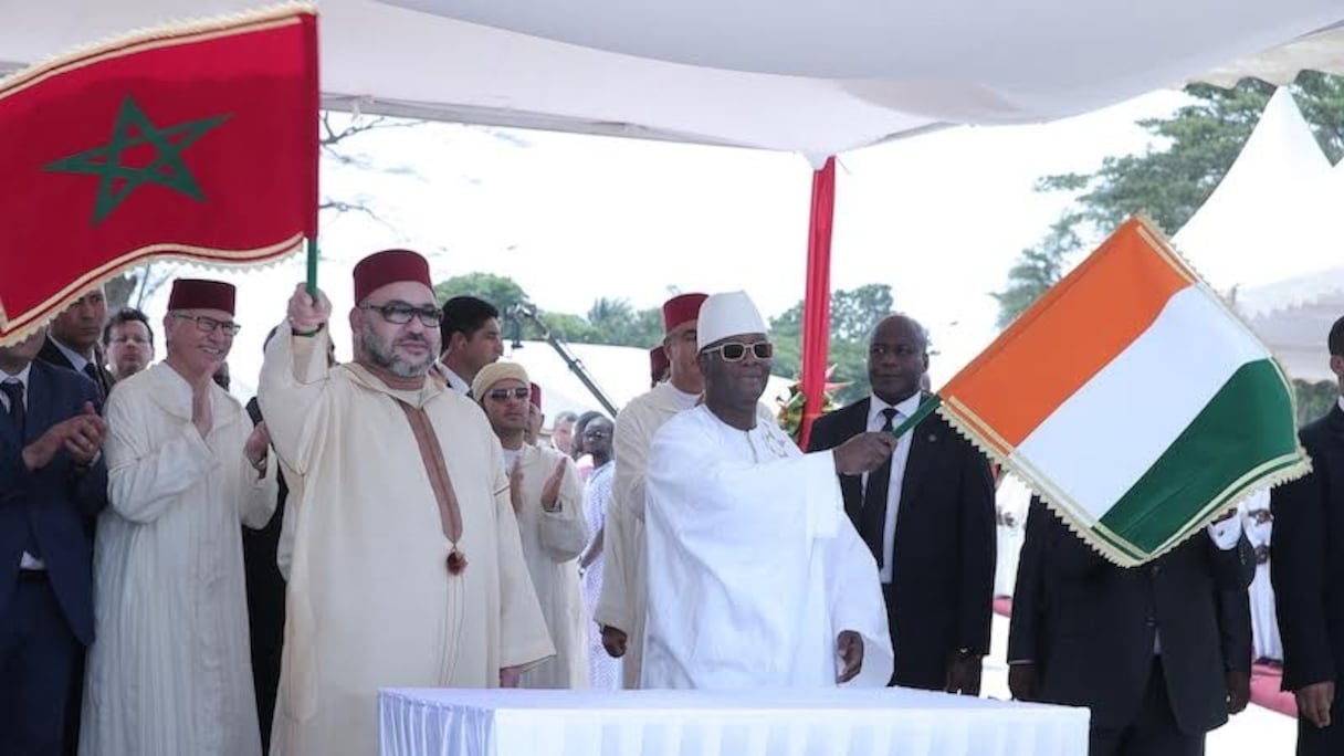 Le roi Mohammed VI et le président de la République de Côte d'Ivoire, Alassane Dramane Ouattara, à Abidjan. 
