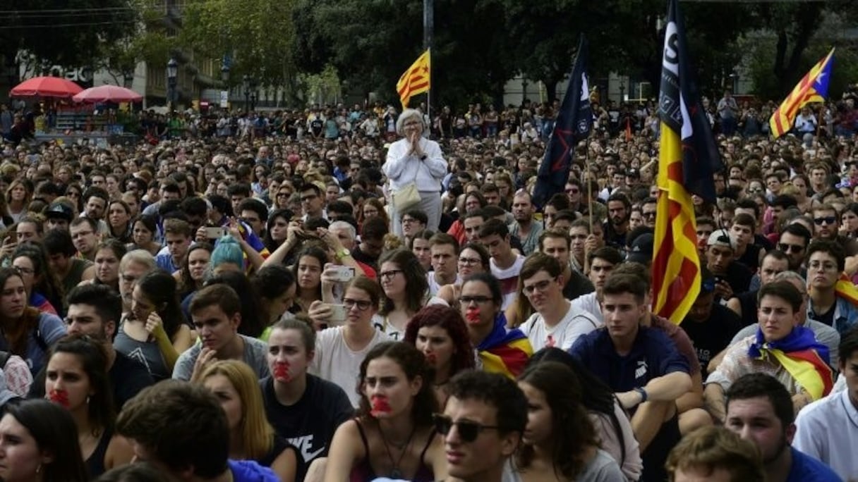 Rassemblement à Barcelone après la répression policière contre le référendum d'autodétermination de la Catalogne, le 2 octobre 2017.
