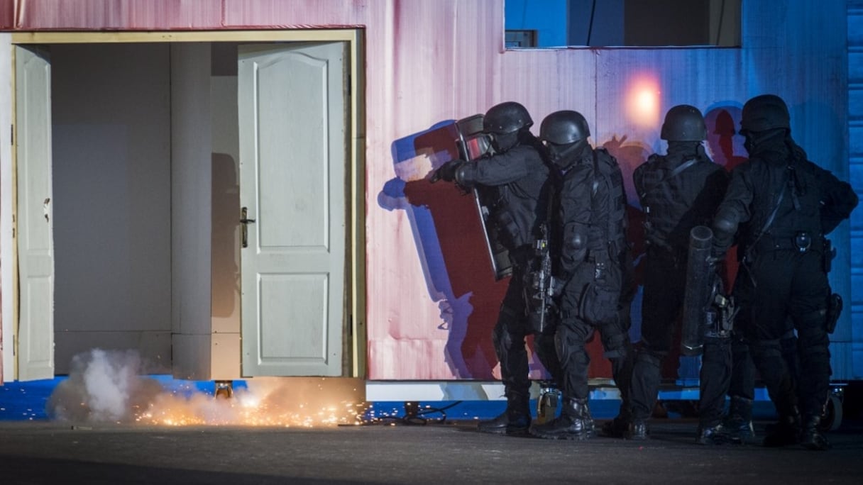 Lors des célébrations, jeudi soir, du 63ème anniversaire de la DGSN à l'Institut Royal de police de Kénitra.
