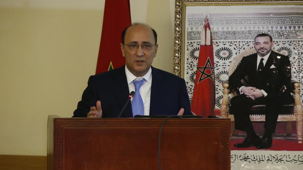 Le Directeur général de la Caisse nationale de sécurité sociale (CNSS), Hassan Boubrik, intervenant lors d‘un point de presse le premier décembre 2021, à Casablanca.
 
 
