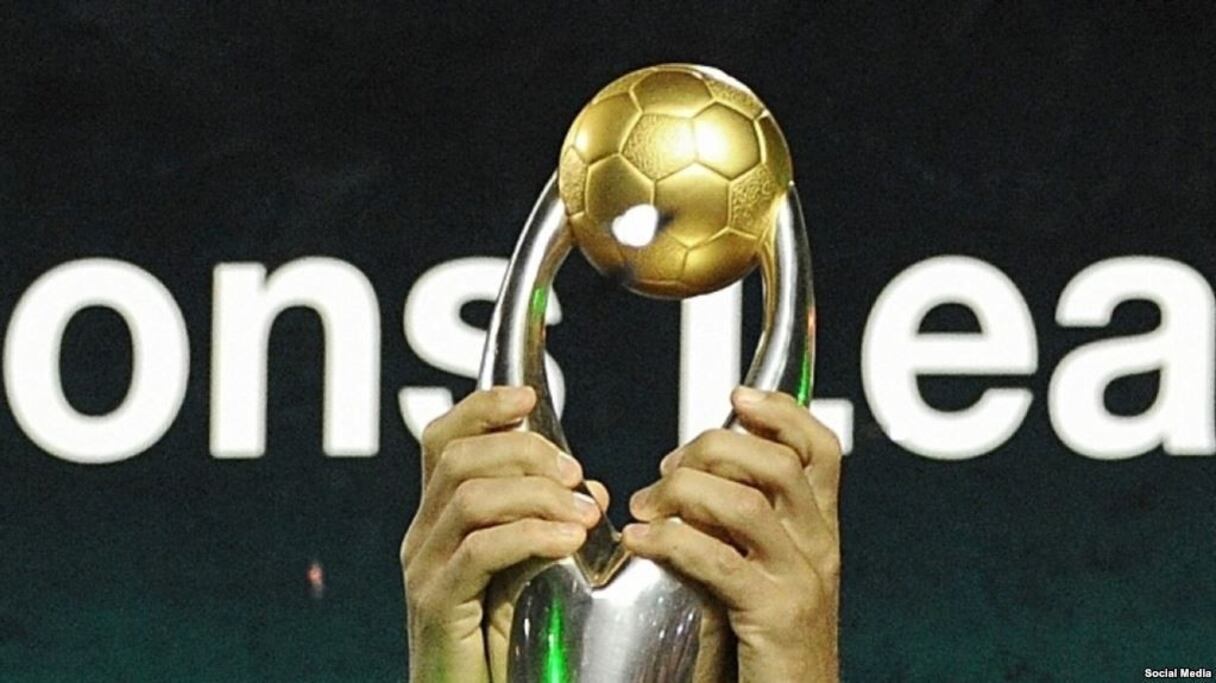 Le trophée de la Ligue des Champions.
