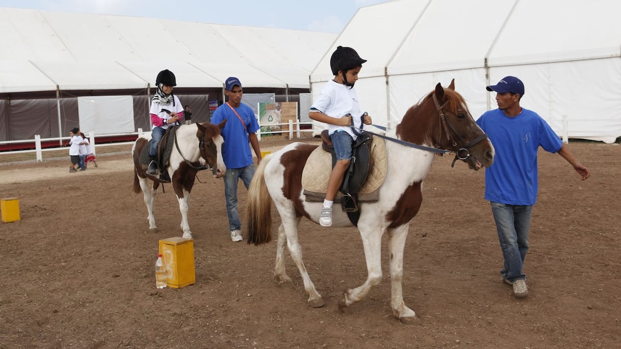 Des balades à dos de jolis poneys ont été prévues pour les plus petits. 
