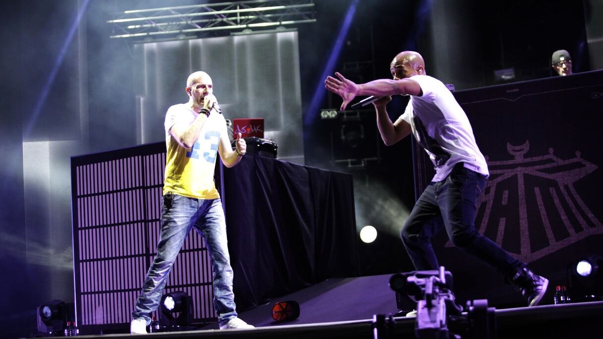 Dimanche, des poètes, des rebelles épris d'amour et de justice, s'emparaient du coeur du public qui scandait avec eux souffles de colère et d'espoir. Expectionnels IAM! 
