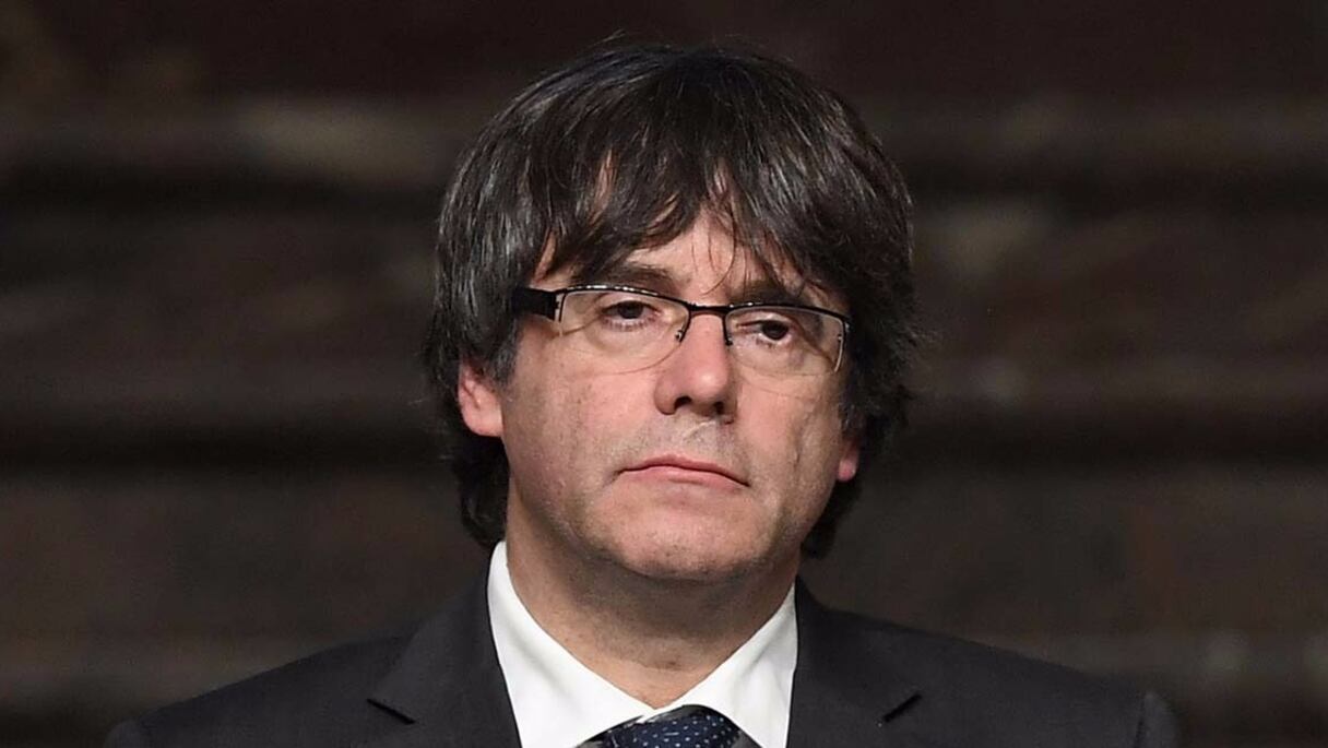 Carles Puigdemont est accusé par Madrid de "rébellion" et de "sédition" pour avoir proclamé unilatéralement l'indépendance de la Catalogne en octobre dernier.
