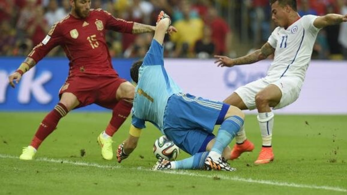 L'Espagne est menée par le Chili à la mi-temps (0-2).
