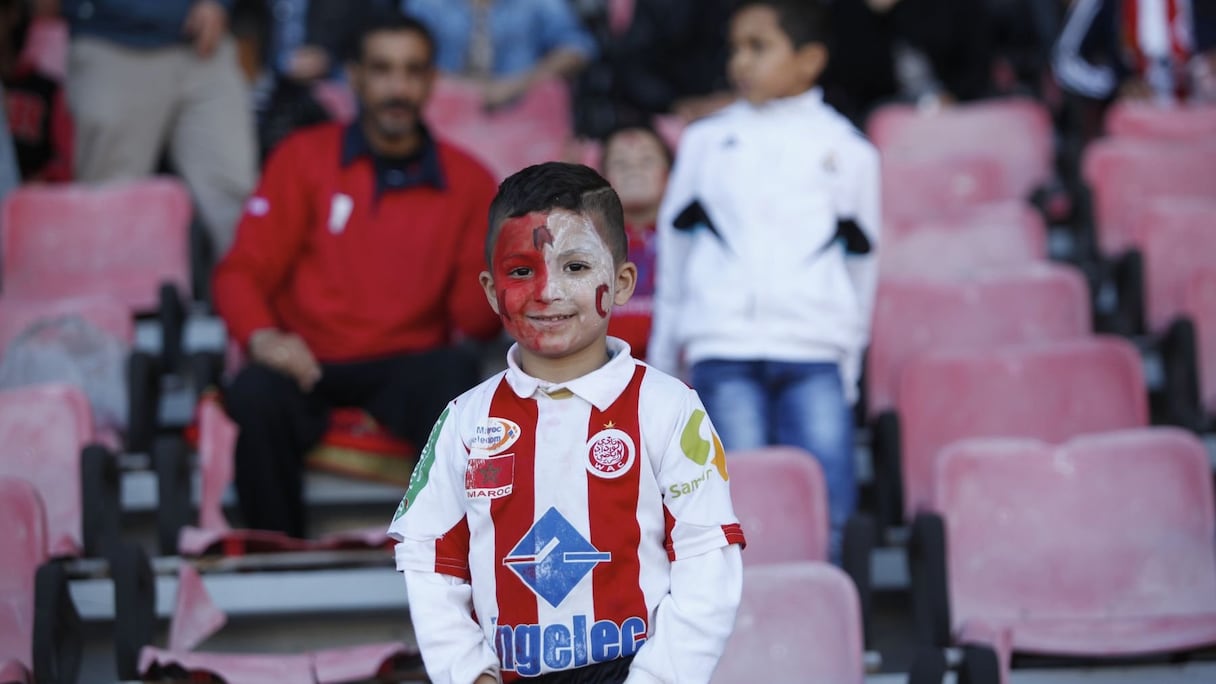 Quelques supporters du WAC étaient tout de même présents à l'image de ce jeune garçon grimé de rouge et de blanc.
