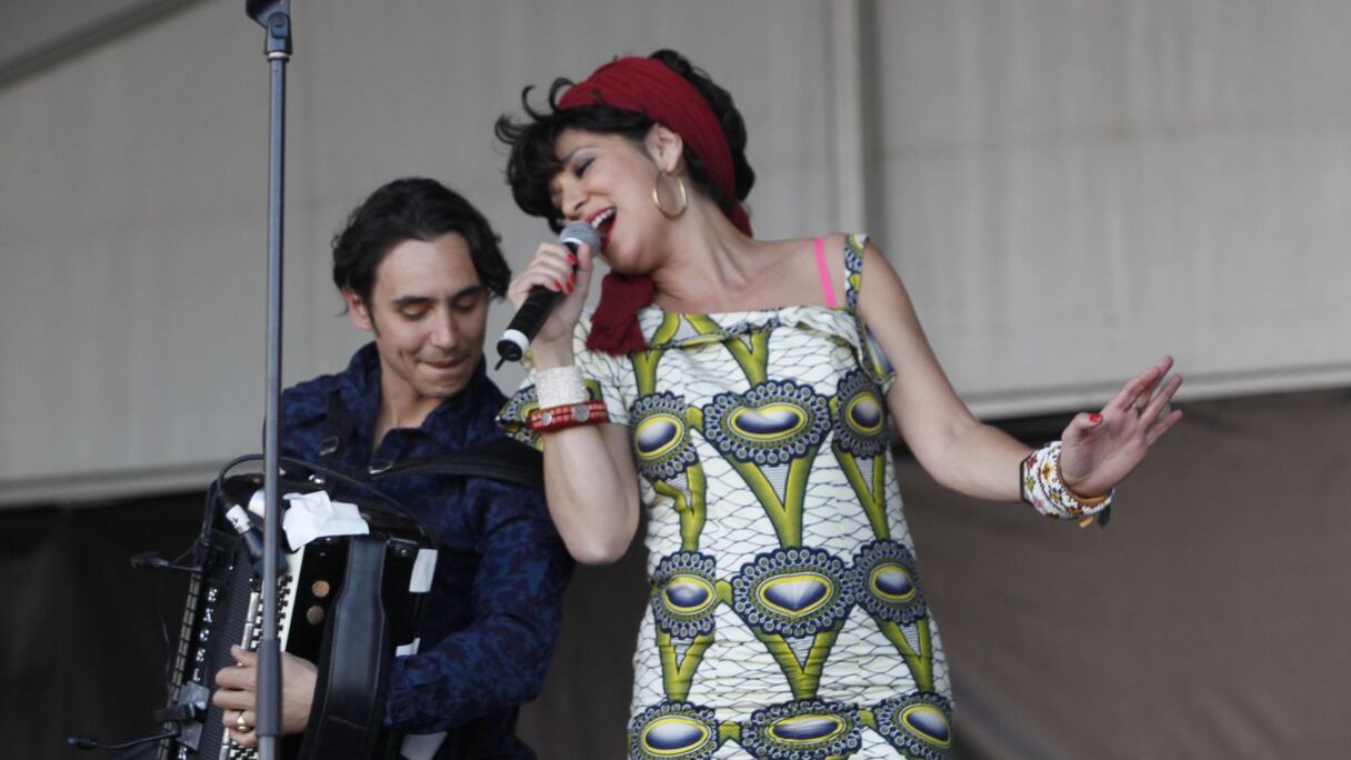 Sophia Charai chante maintenant en darija, tout en restant très "éclectique", pour le plus grand bonheur du public marocain qu'elle dit assoiffé de nouvelles découvertes. 
