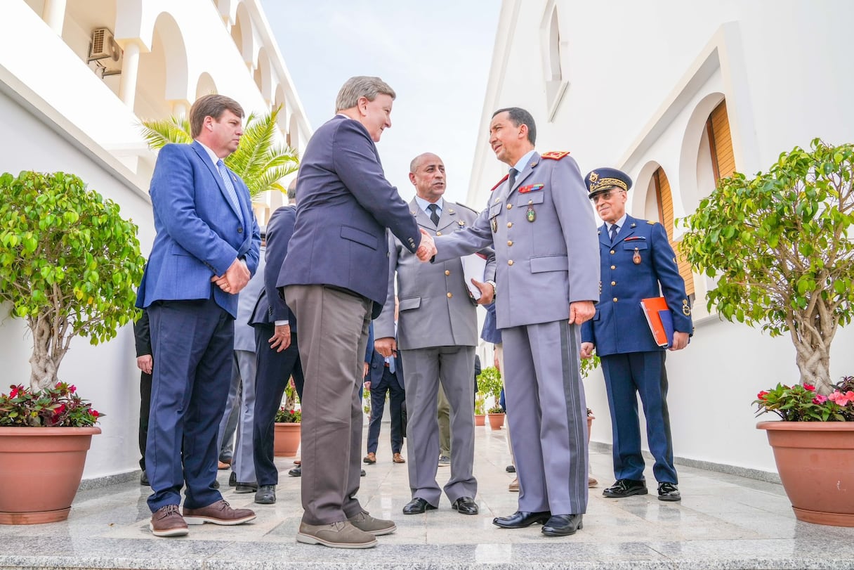 Lors de la rencontre, vendredi 5 mai 2023 à Rabat, entre l'Inspecteur général des FAR, Mohamed Berrid, et des congressmen américains.