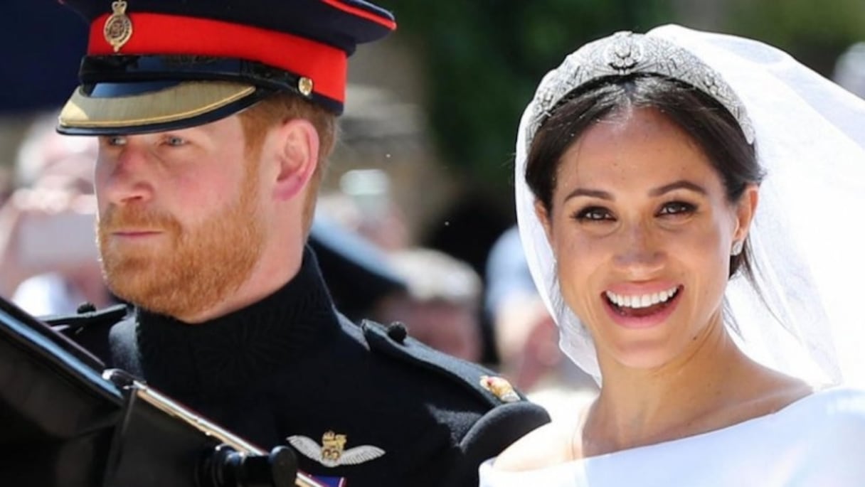 Harry et Meghan ont quitté la chapelle St George en calèche. 
