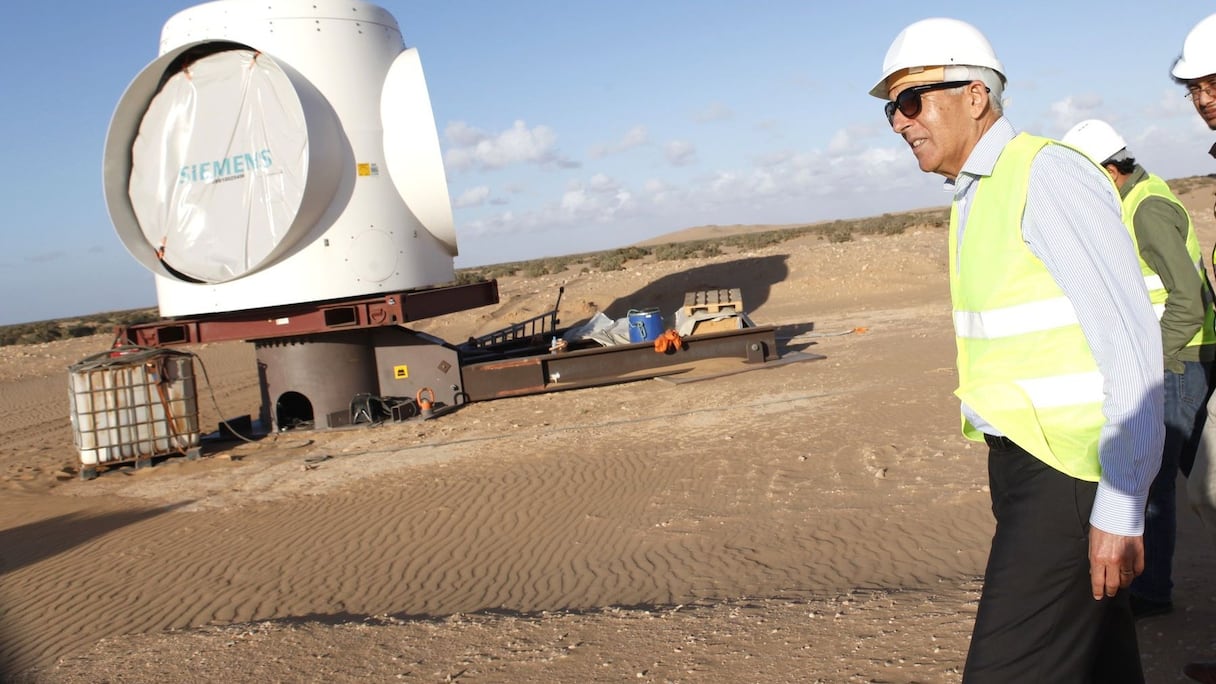 Le haut de la turbine à l'allure d'une cabine spatiale. 
