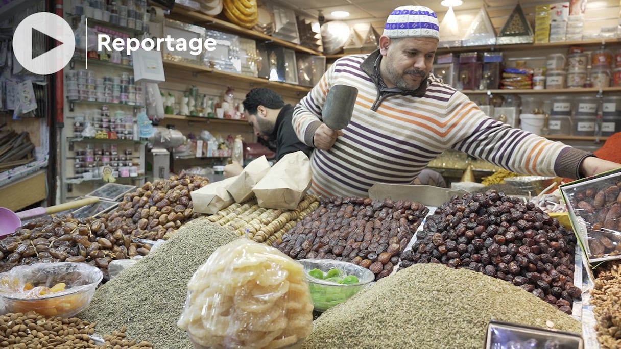 Les vendeurs d’un marché casablancais confirment que plusieurs ingrédients nécessaires à la fabrication du sellou ont bien augmenté, à l'approche du ramadan 2022.
