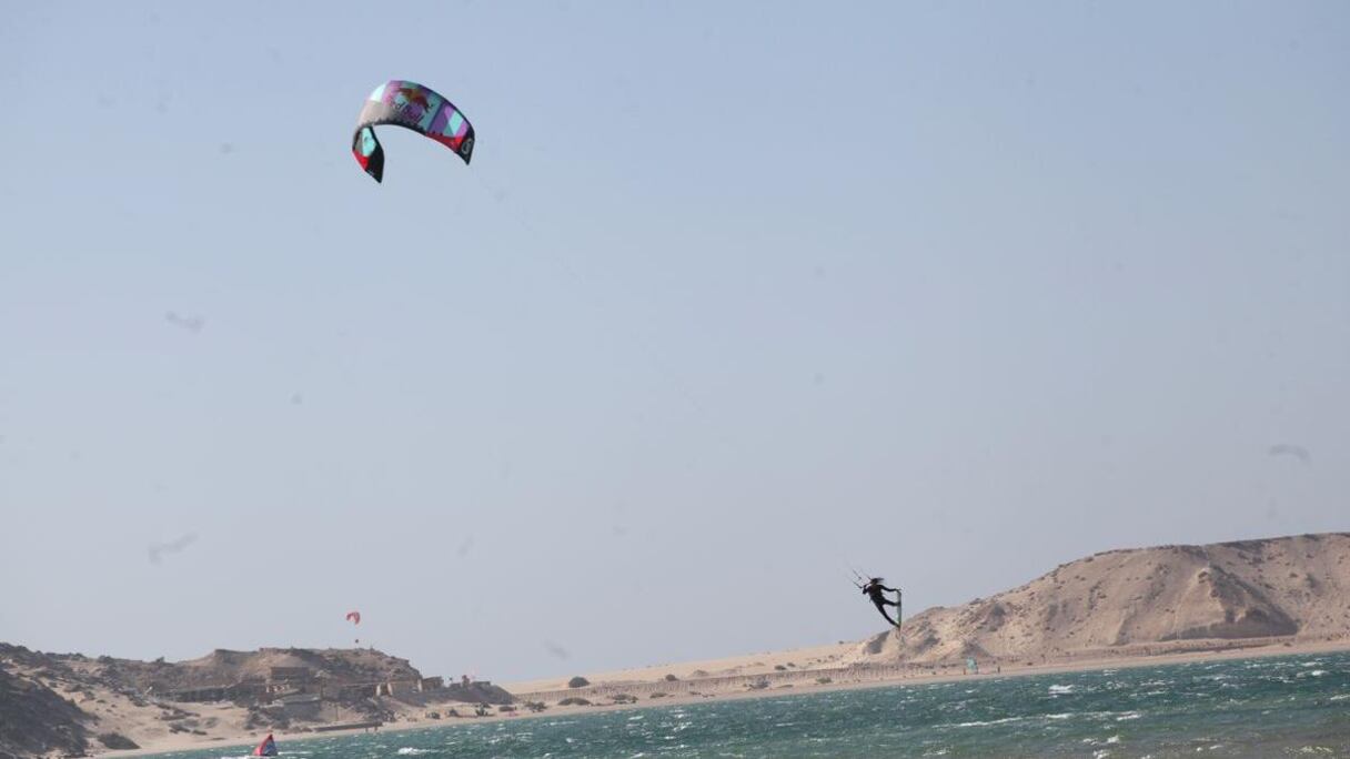 Les paysages magnifique des plages de Dakhla. L'homme semble si petit face à la nature.
