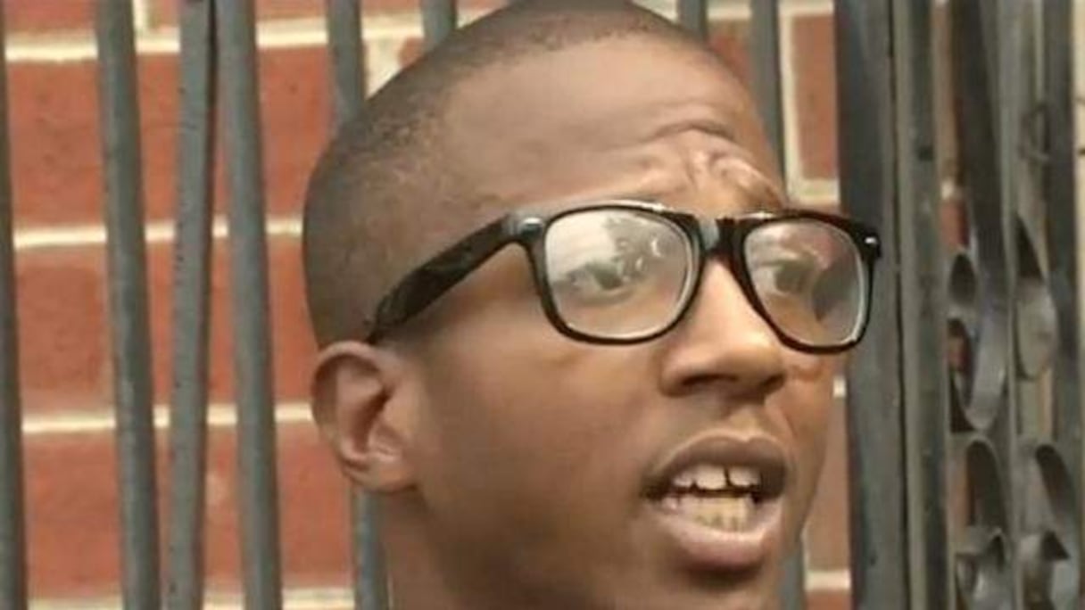 Comme il avait tenté de le faire à plusieurs reprises en prison, Kalief Browder s'est pendu chez lui et a été retrouvé samedi par sa mère, selon la famille. Il avait 22 ans.
