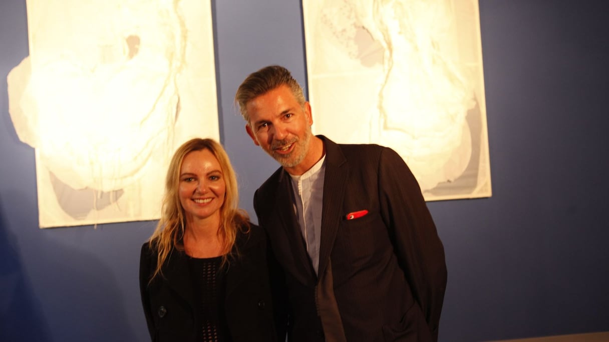 Un très beau vernissage, plus que cela, un show vertigineux, a eu lieu vendredi dans l'atelier du grand styliste Karim Tassim, ici en compagnie de la célèbre artiste peintre Françoise Arnold.  
