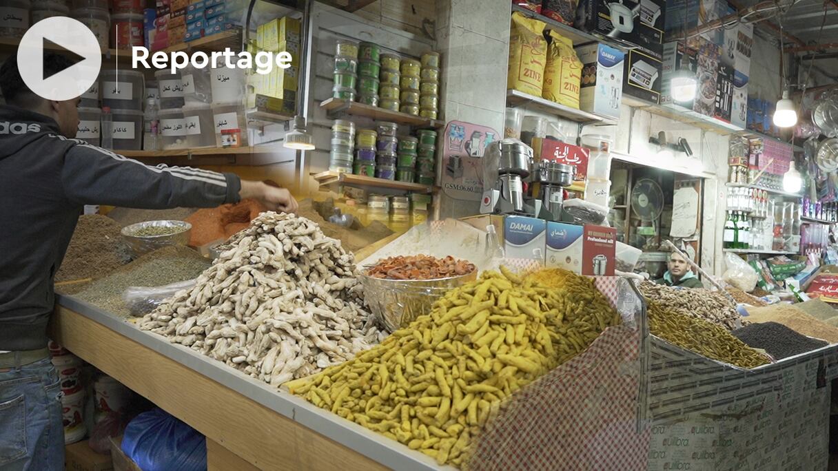 Au marché aux épices de Derb Sultan, à Casablanca, les prix de certaines épices, dont le paprika, ont subitement augmenté à l'approche du ramadan.
