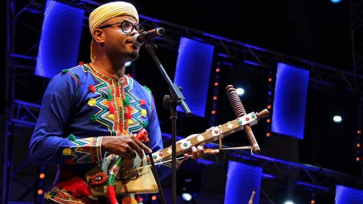 Foulane Bouhcine, Rabâb en mains. 
