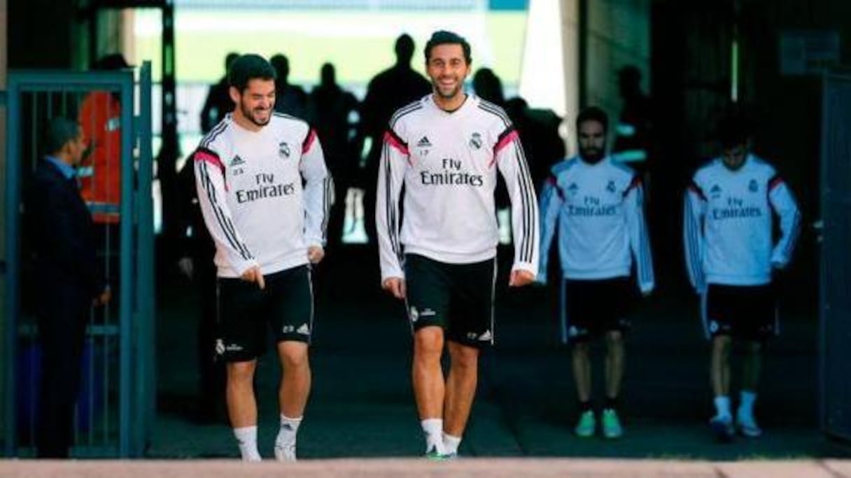 Alvaro Arbeloa et "Isco" ont le sourire avant de débuter la séance d'entraînement.
