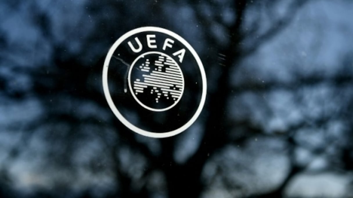 Le logo de l'UEFA devant le siège de l'organisme, le 28 février 2020 à Nyon, en Suisse.
