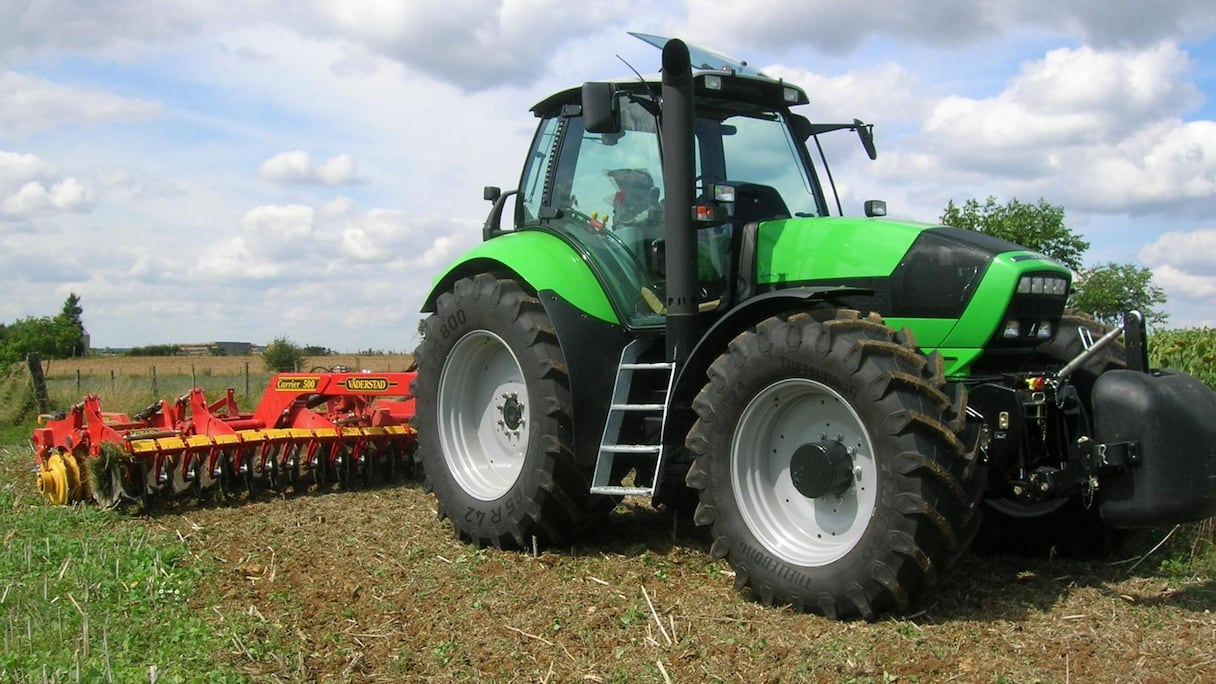 Outre les tracteurs, Stokvis Nord Afrique est également dans les engins industriels, le lubrifiant, la distribution automobile, etc.
