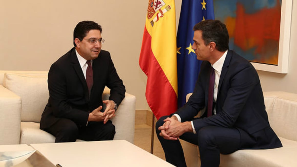 Le chef du gouvernement espagnol, Pedro Sanchez, et le ministre des Affaires étrangères, de la coopération africaine et des Marocains résidant à l’étranger, Nasser Bourita.
