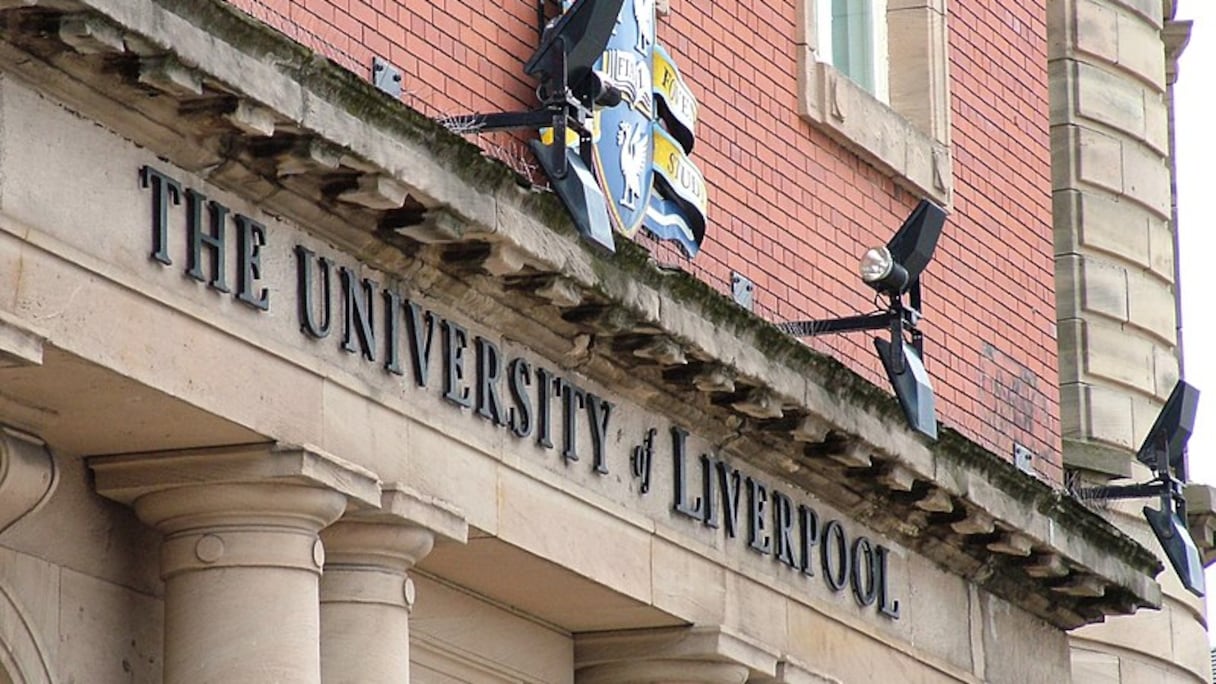 L'Université de Liverpool est  membre du Russell Group qui rassemble les plus grandes universités britanniques actives au niveau de la recherche.
