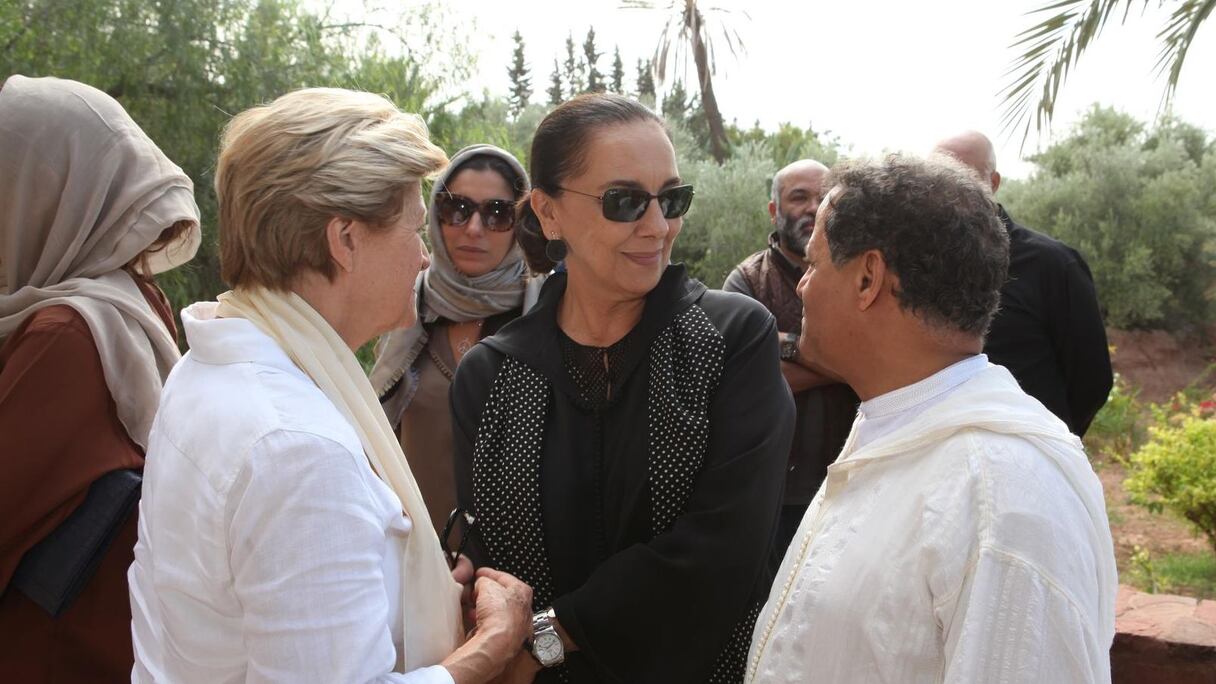 Madame Bouhlal, Saïda Lamrani et Mehdi Qotbi partagent aussi, avec une tendresse qui, étrangement, fait rayonner leur visage, leurs mémoires d'un grand homme dont l'admirable talent et la prégnante beauté mettront toujours des sourires à travers les larmes.
