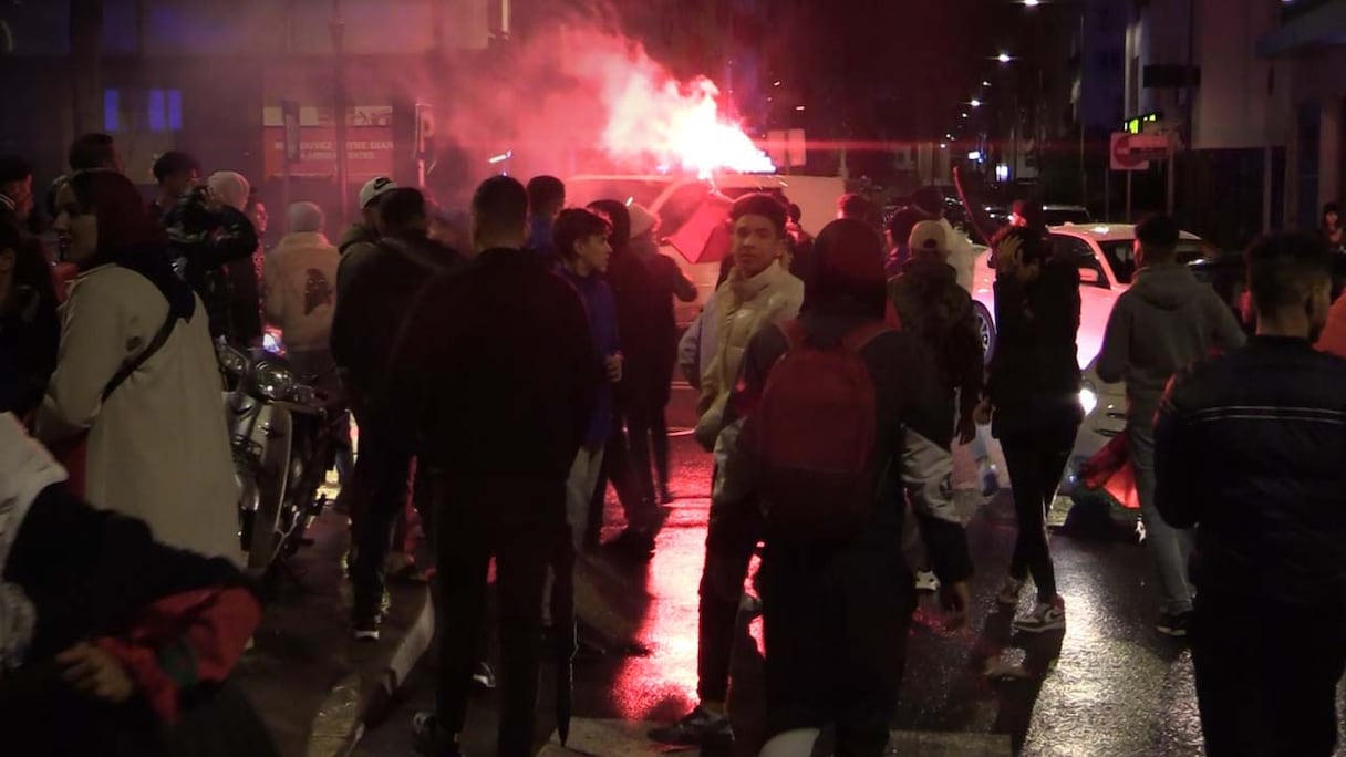 Dans les rues de Rabat, déception et joie se mêlent après la fin de la demi-finale qui a vu Les Lions de l'Atlas s'incliner face aux Bleus lors du Mondial 2022.
