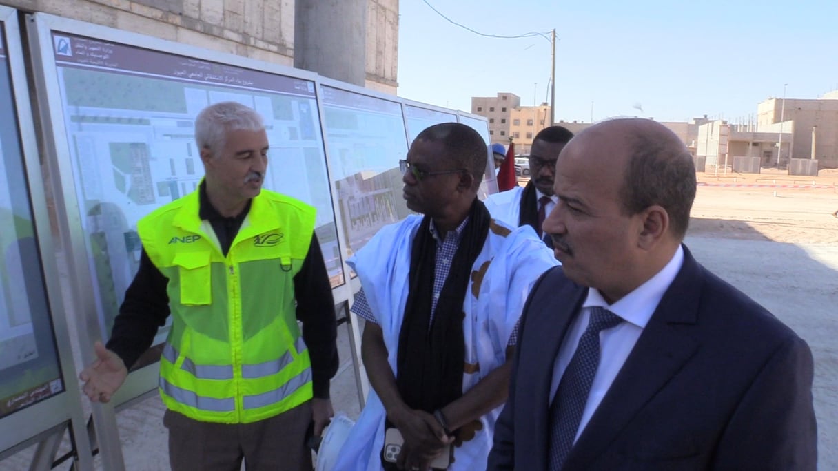 Le président du Sénat burundais, Emmanuel Sinzohagera, et le président de la Chambre des conseillers, Enaam Miyara, jeudi 17 novembre 2022, à Laâyoune.
