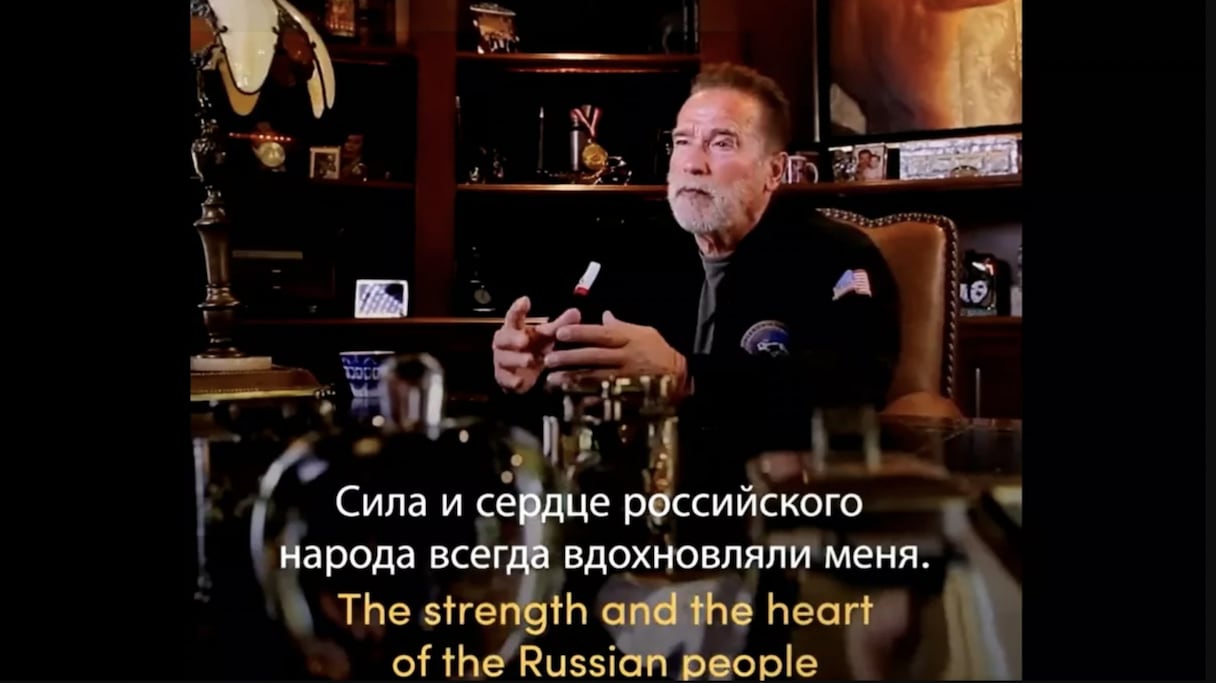 L'acteur et homme politique austro-américain Arnold Schwarzenegger s'adresse au peuple russe dans une vidéo publiée jeudi sur les réseaux sociaux.
