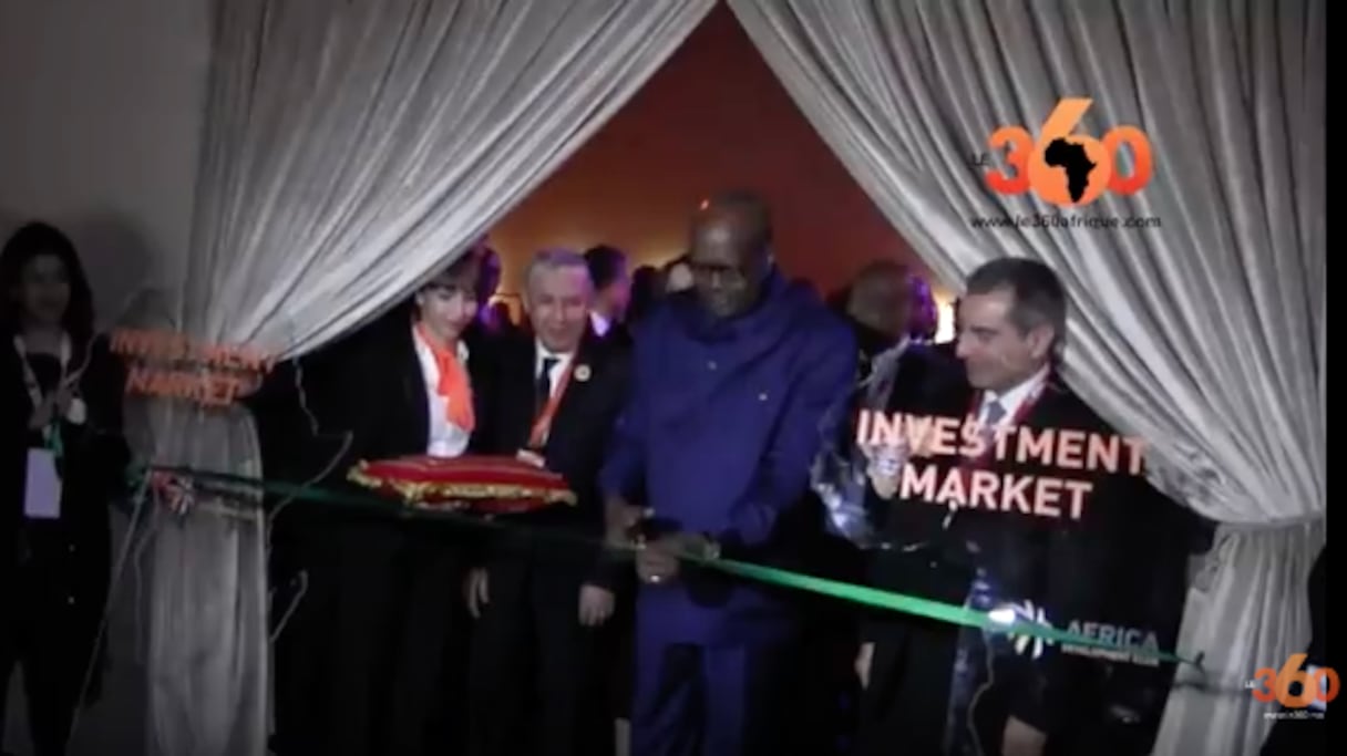 Roch Marc Christian Kaboré, président du Burkina Faso, inaugurant le Marché de l'Investissement du 5e FIAD. 
