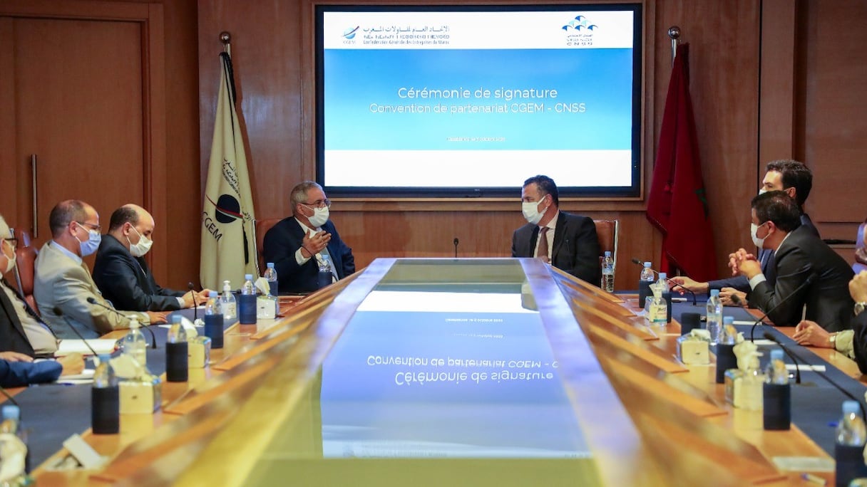 Cérémonie de signature de la convention entre la CGEM et la CNSS, au siège de la confédération patronale, à Casablanca, le 5 octobre 2020. 
