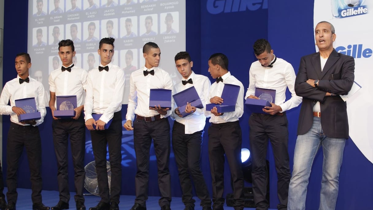 Aziz Bouderbala s'est dit très fier de ces jeunes qui "aiment le sport et ses valeurs". "Je souhaite qu’ils réussissent dans le monde du football et parviennent à réaliser leurs rêves de devenir de grands champions. Ce sont de véritables exemples de vie", ajoutera-t-il.
