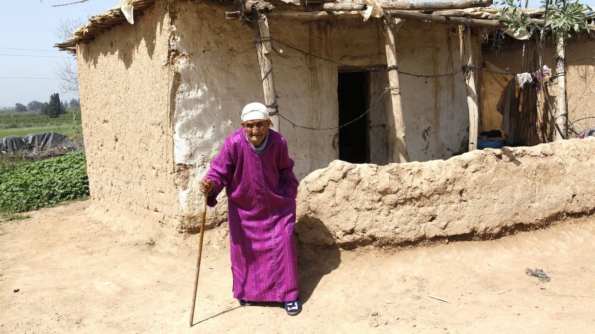 Son seul souhait: un endroit digne où vivre, dans son propre village qu'elle ne veut pas quitter, et où le misérable espace qu'elle habite a été souillé, comme son corps et son âme. 
