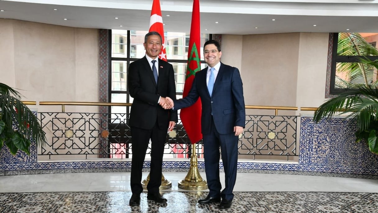 Vivian Balakrishnan, ministre singapourien des Affaires étrangères et son homologue marocain Nasser Bourita, à Rabat, le 4 juillet 2022.
