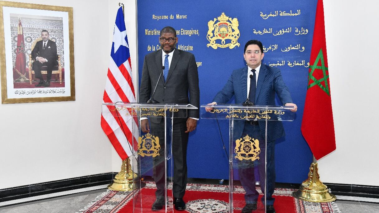 Nasser Bourita et son homologue libérien, Gbehzohngar Findley, ce vendredi 6 mars à Rabat.
