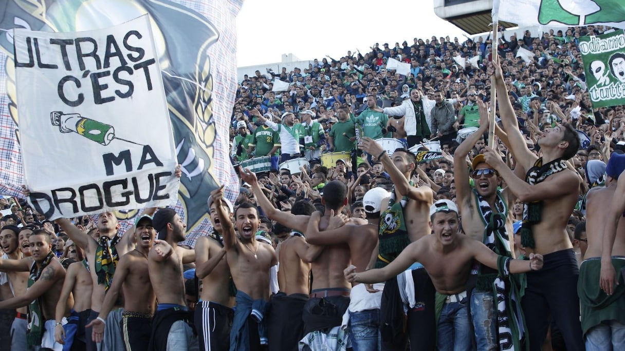 Les supporters du Raja se lâchent !
