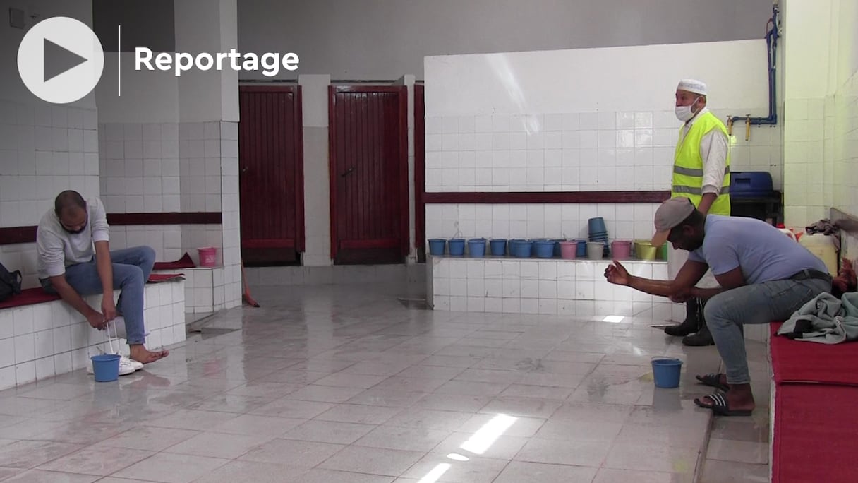 A Agadir, les fidèles sont ravis de pouvoir à nouveau procéder à leurs ablutions dans les espaces dédiés dans les mosquées.
