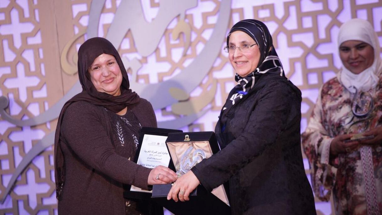 Le 2ème Prix, remis par Bassima Hakkaoui, est revenu à l'association Mhaya.
