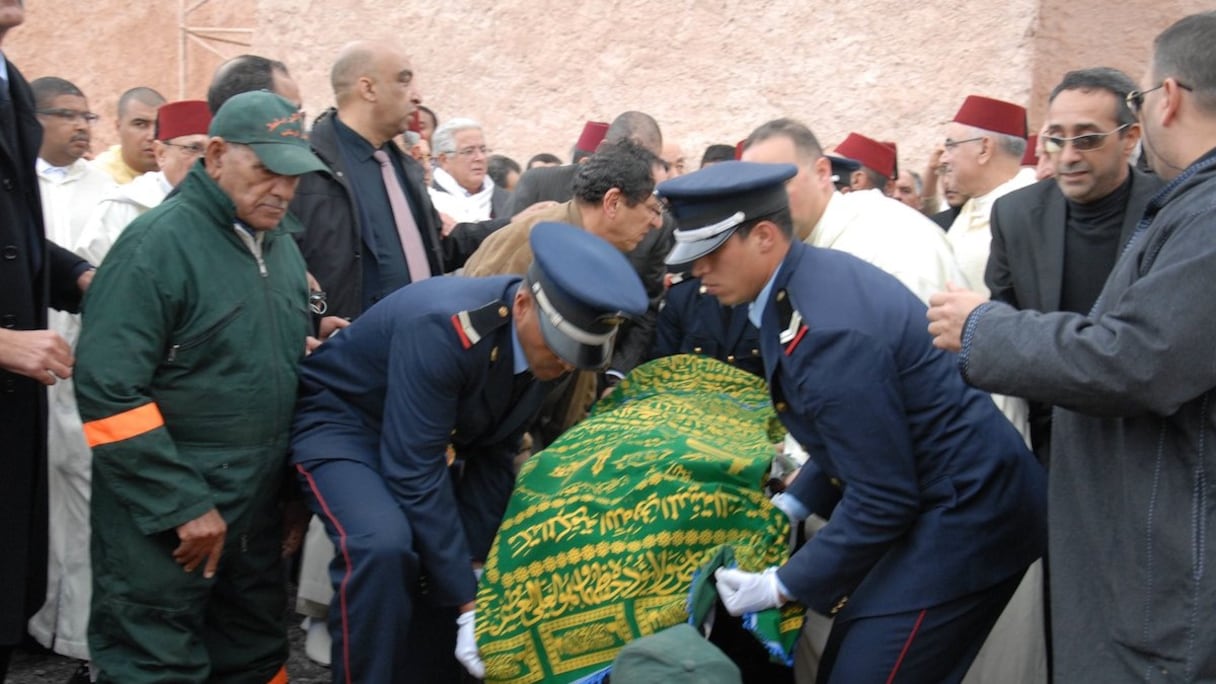 Hassan Amrani a été inhumé avec les honneurs dus à son rang de wali de la région de Rabat-Salé-Zemmour-Zaer et de gouverneur de la préfecture de Rabat.
