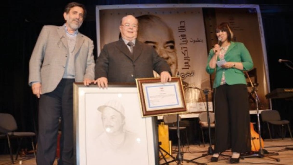 Abderrahmane Mouline (au centre), lors d'une précédente cérémonie d'hommage.
