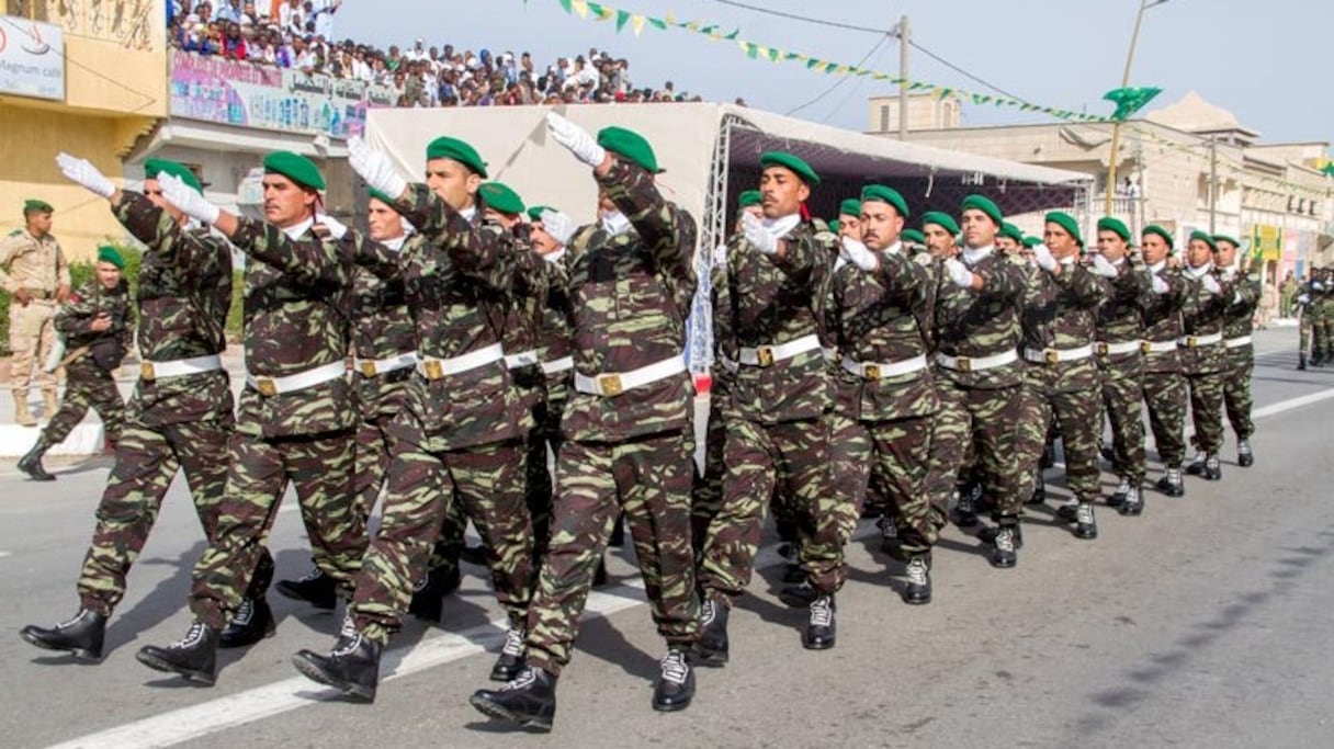 Allure imposante du détachement de l'infanterie parachutiste des Forces armées royales, le 28 novembre 2015.
