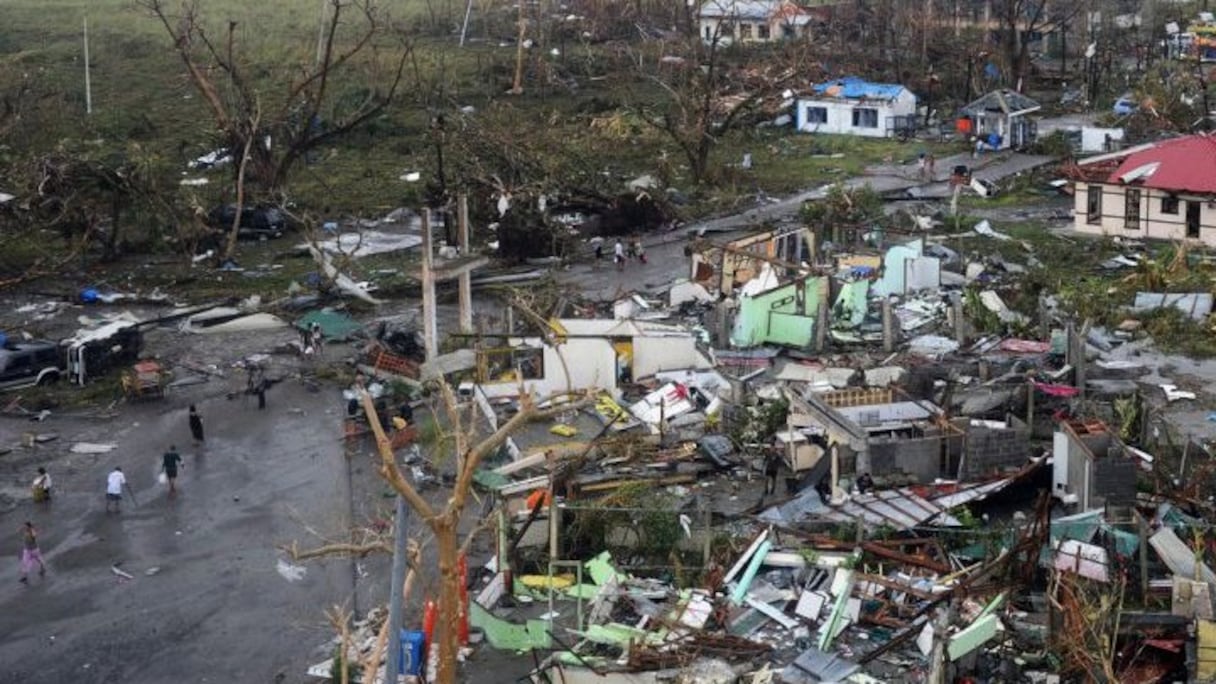 Le typhon n'a laissé que des décombres sur son passage. Plusieurs villes et villages ont été totalement ravagés après le passage de Haiyan
