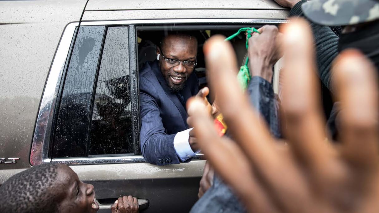 L'opposant sénégalais Ousmane Sonko salué dans son fief Ziguinchor par la foule, le 3 juillet 2022. 
