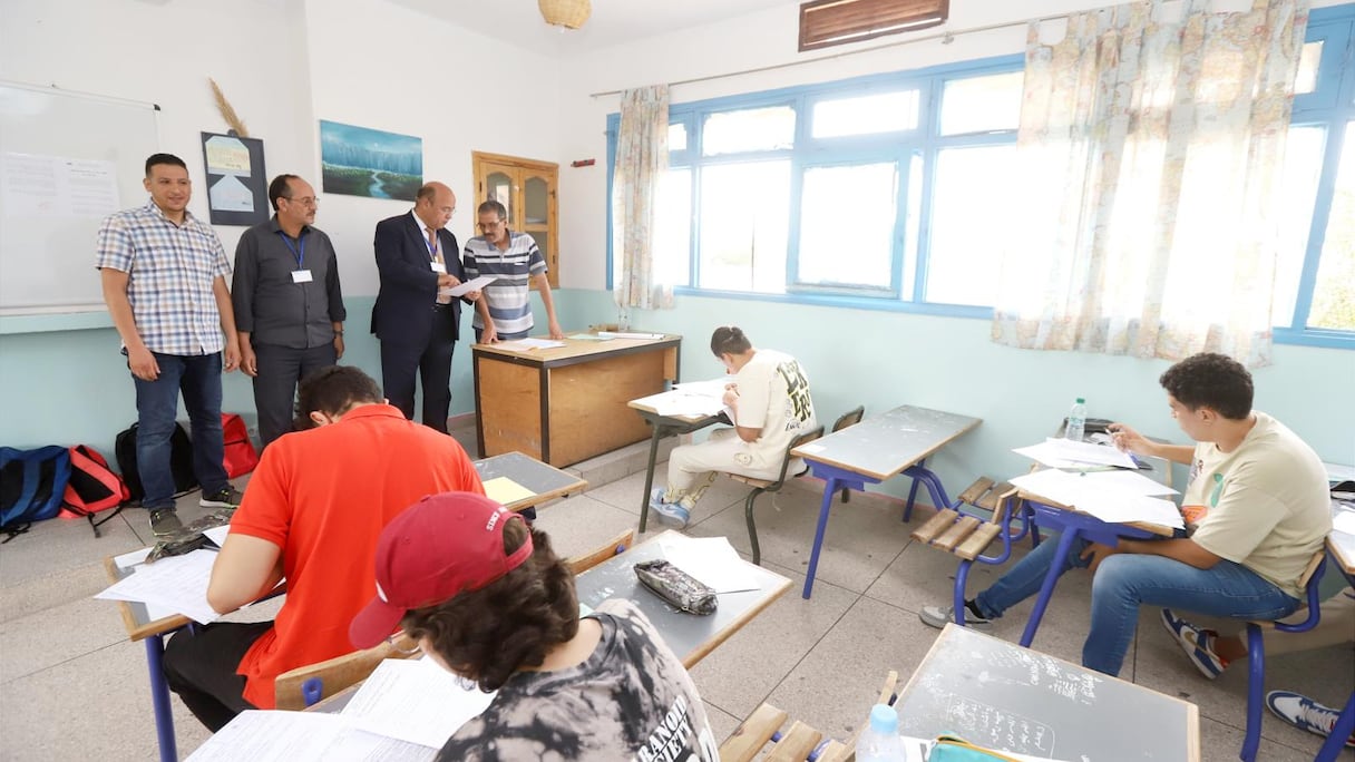 Des candidats aux examens du baccalauréat, lors de la première journée des épreuves, le 20 juin 2022, à Marrakech.
