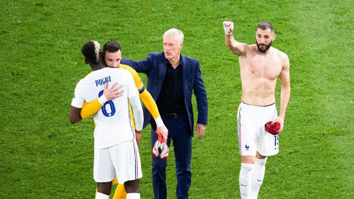 Karim Benzema avec Deschamps, Lloris et Pogba.
