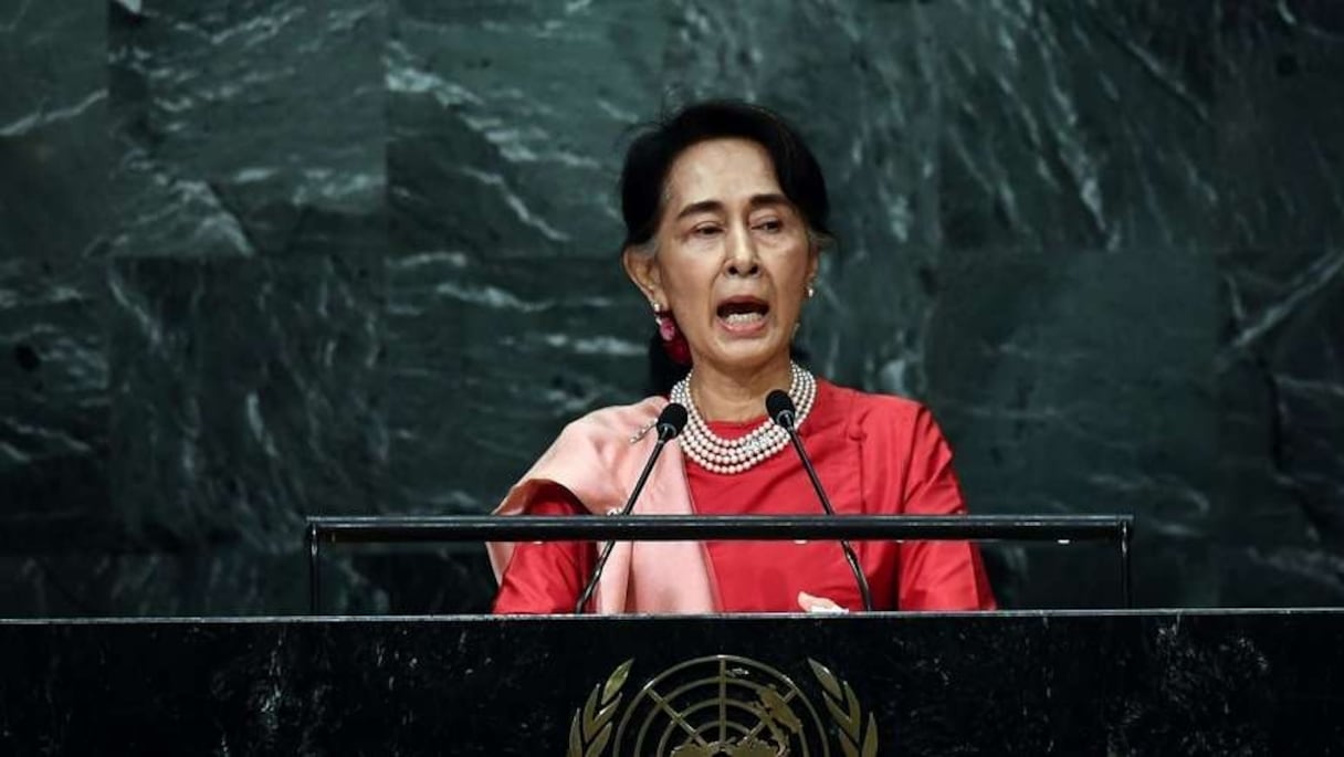 Sans jamais employer le mot "Rohingyas", tabou en Birmanie, Aung San Suu Kyi s'est dite "préoccupée par le nombre de musulmans qui ont fui au Bangladesh".
